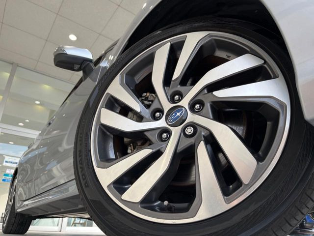 �y����18�C���`�A���~�z�C�[���z�O�ςɃ}�b�`���������A���~�z�C�[���𑕒����Ă���܂��B�e��ЊO�A���~�z�C�[����A�X�^�b�h���X�^�C�����戵�����Ă���܂��B���񂲑��k����������