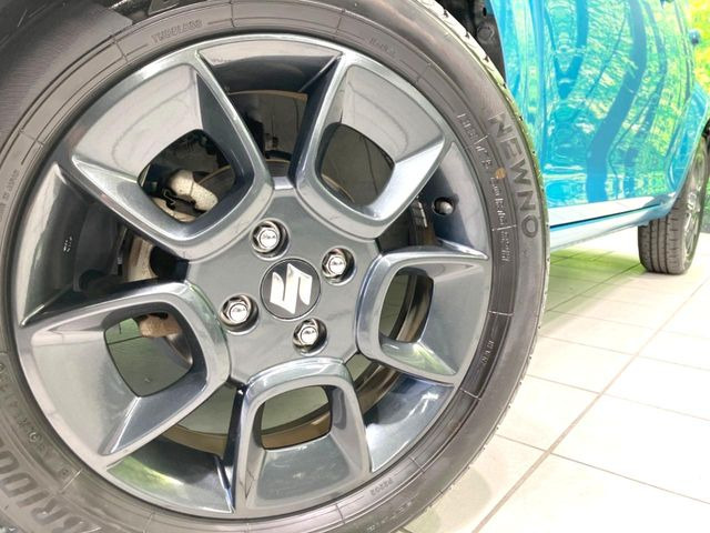 �y����16�C���`�A���~�z�C�[���z�O�ςɃ}�b�`���������A���~�z�C�[���𑕒����Ă���܂��B�e��ЊO�A���~�z�C�[����A�X�^�b�h���X�^�C�����戵�����Ă���܂��B���񂲑��k����������