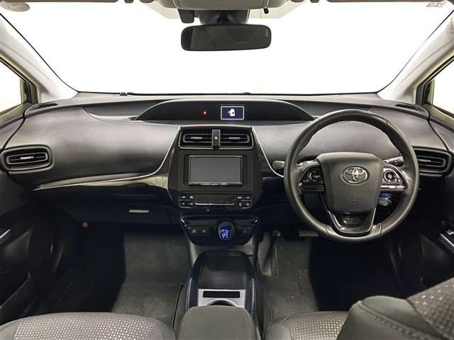 プリウス1.8 S E-Four 4WD
