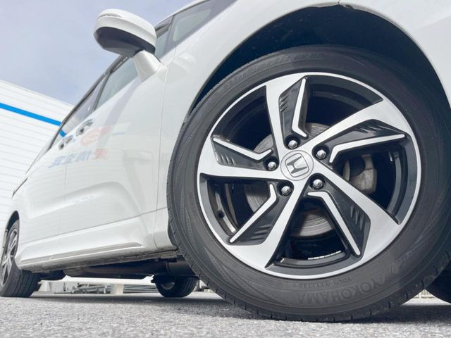 �y�����A���~�z�C�[���z�O�ςɃ}�b�`���������A���~�z�C�[���𑕒����Ă���܂��B�e��ЊO�A���~�z�C�[����A�X�^�b�h���X�^�C�����戵�����Ă���܂��B���񂲑��k����������
