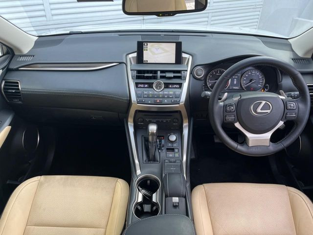 NX200t バージョンL