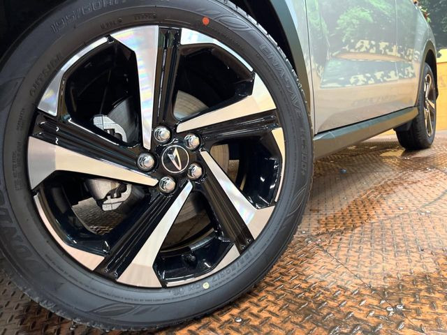 �y�����A���~�z�C�[���z�O�ςɃ}�b�`���������A���~�z�C�[���𑕒����Ă���܂��B�e��ЊO�A���~�z�C�[����A�X�^�b�h���X�^�C�����戵�����Ă���܂��B���񂲑��k����������