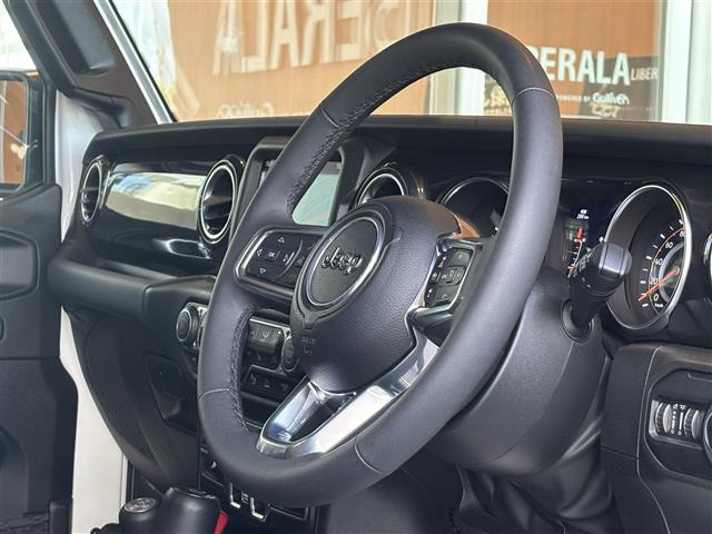 ラングラーアンリミテッド サハラ アルティチュード 4WD