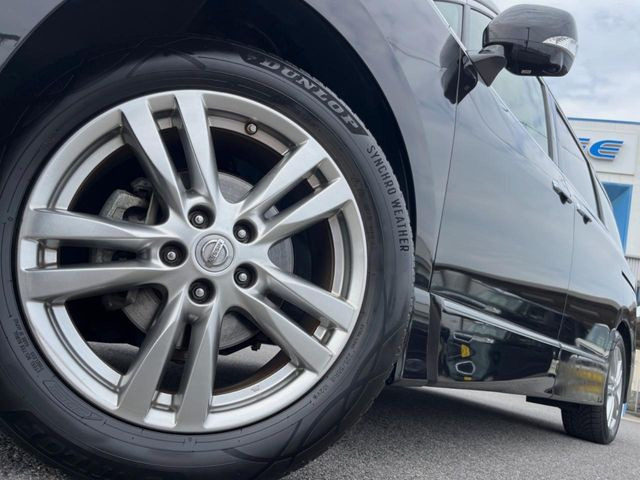 �y����18�C���`�A���~�z�C�[���z�O�ςɃ}�b�`���������A���~�z�C�[���𑕒����Ă���܂��B�e��ЊO�A���~�z�C�[����A�X�^�b�h���X�^�C�����戵�����Ă���܂��B���񂲑��k����������