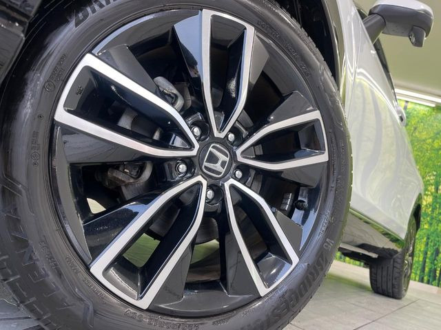 �y����18�C���`�A���~�z�C�[���z�O�ςɃ}�b�`���������A���~�z�C�[���𑕒����Ă���܂��B�e��ЊO�A���~�z�C�[����A�X�^�b�h���X�^�C�����戵�����Ă���܂��B���񂲑��k����������
