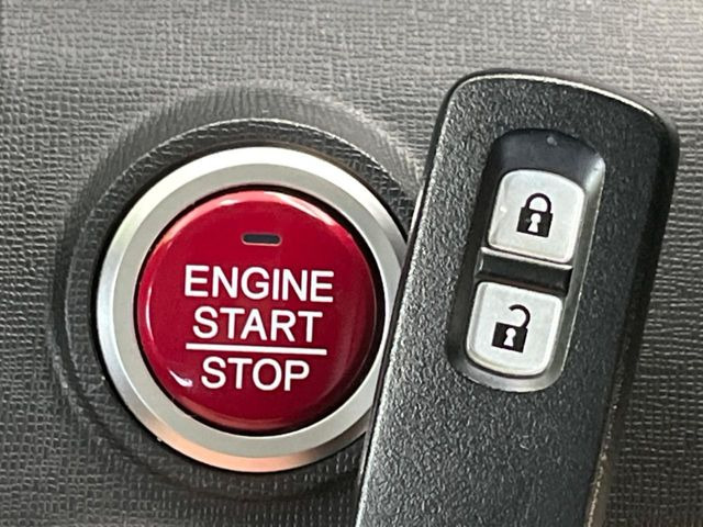 �yHonda�X�}�[�g�L�[�z�J�o����|�P�b�g�ɓ��ꂽ�܂܂ł��h�A�̎{���E�������\�ȃX�}�[�g�L�[�𑕔��B�G���W���̃I���E�I�t�����J�M�����o���K�v����������Ƃ��Ă��֗��ł���