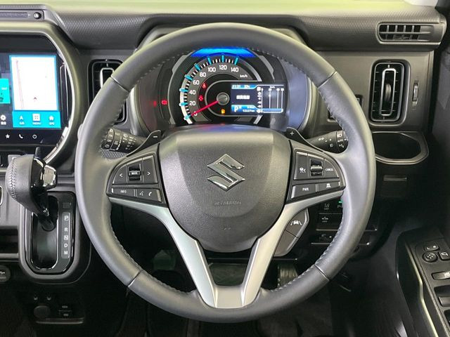 【純正革巻きステアリング】上質な革を使用することで、手にしっかり馴染みとても運転しやすいハンドルです♪