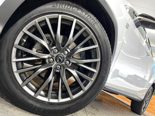 �y����20�C���`�A���~�z�C�[���z�O�ςɃ}�b�`���������A���~�z�C�[���𑕒����Ă���܂��B�e��ЊO�A���~�z�C�[����A�X�^�b�h���X�^�C�����戵�����Ă���܂��B���񂲑��k����������