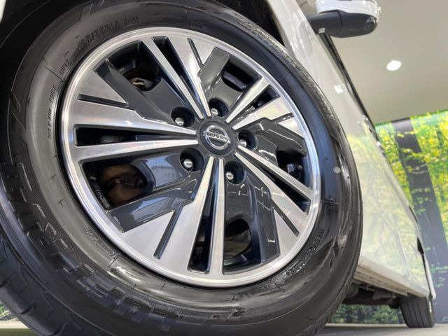 �y����15�C���`�A���~�z�C�[���z�O�ςɃ}�b�`���������A���~�z�C�[���𑕒����Ă���܂��B�e��ЊO�A���~�z�C�[����A�X�^�b�h���X�^�C�����戵�����Ă���܂��B���񂲑��k����������