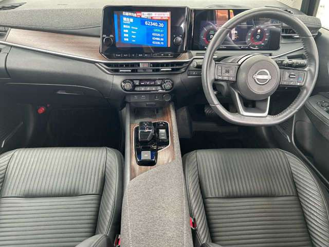 ノートオーラ1.2 G FOUR レザーエディション 4WD