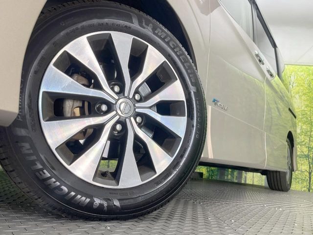 �y�����A���~�z�C�[���z�O�ςɃ}�b�`���������A���~�z�C�[���𑕒����Ă���܂��B�e��ЊO�A���~�z�C�[����A�X�^�b�h���X�^�C�����戵�����Ă���܂��B���񂲑��k����������