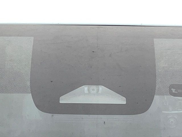 【トヨタセーフティセンス】走行中に前方の車両等を認識し、衝突しそうな時は警報とブレーキで衝突回避と被害軽減をアシスト。より安全にドライブをお楽しみいただけます。