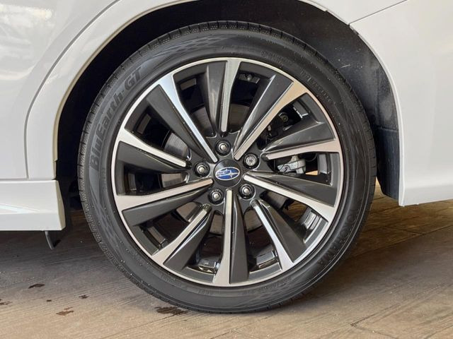�y����18�C���`�A���~�z�C�[���z�O�ςɃ}�b�`���������A���~�z�C�[���𑕒����Ă���܂��B�e��ЊO�A���~�z�C�[����A�X�^�b�h���X�^�C�����戵�����Ă���܂��B���񂲑��k����������