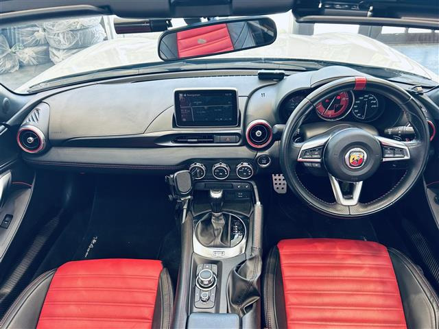 アバルト124スパイダー1.4