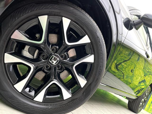 �y����18�C���`�A���~�z�C�[���z�O�ςɃ}�b�`���������A���~�z�C�[���𑕒����Ă���܂��B�e��ЊO�A���~�z�C�[����A�X�^�b�h���X�^�C�����戵�����Ă���܂��B���񂲑��k����������
