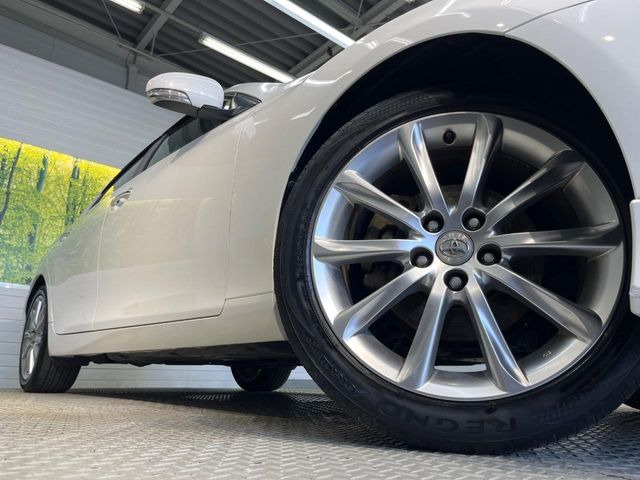 �y����18�C���`�A���~�z�C�[���z�O�ςɃ}�b�`���������A���~�z�C�[���𑕒����Ă���܂��B�e��ЊO�A���~�z�C�[����A�X�^�b�h���X�^�C�����戵�����Ă���܂��B���񂲑��k����������