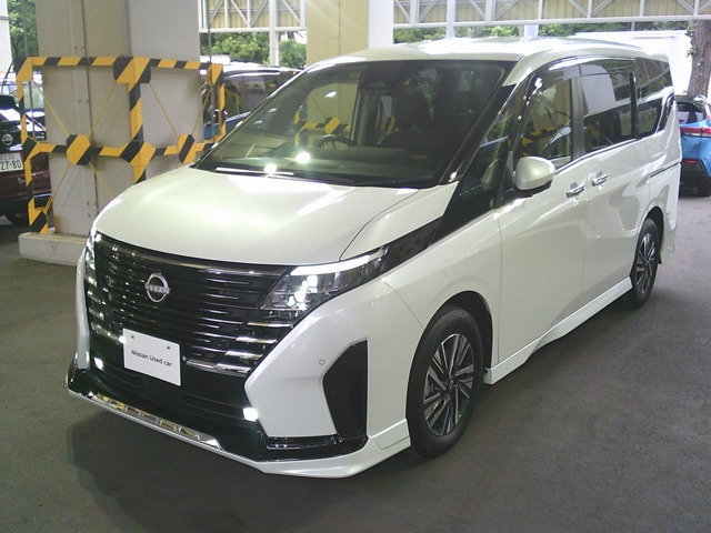 セレナ1.4 e-POWER ハイウェイスターV