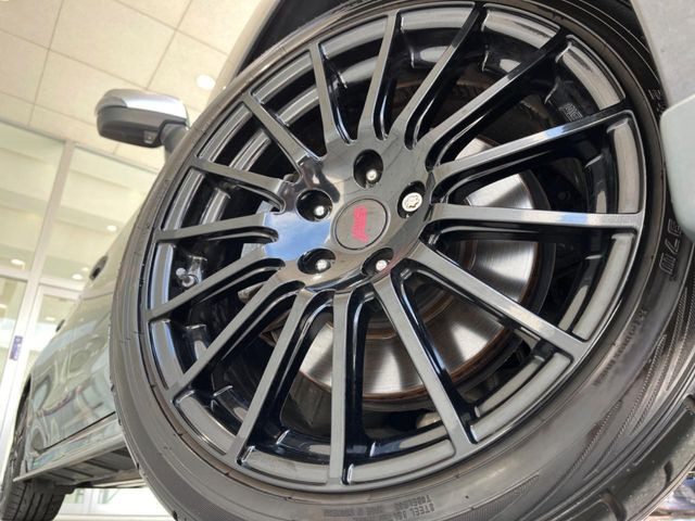 �y�����I�v�V����18�C���`�A���~�z�C�[���z�����I�v�V�����z�C�[���𑕒��B���s���\�̌���ɉ����A�O�ς����X�^�C���b�V���ɂȂ��Ă��܂��B