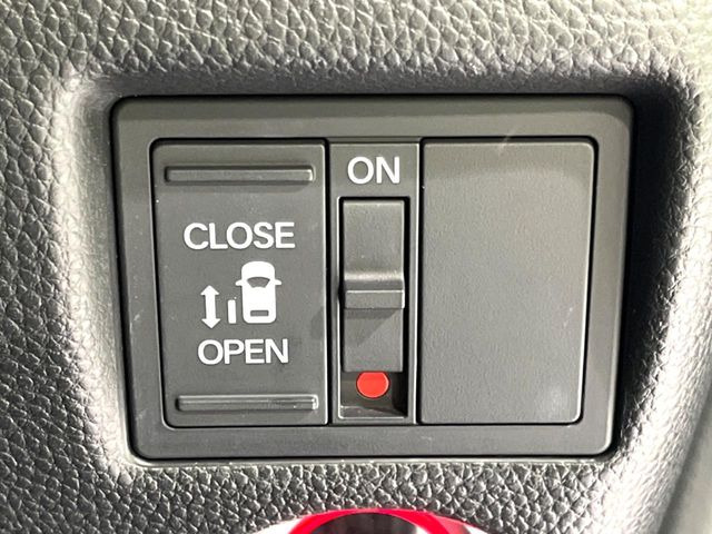 【パワースライドドア】スマートキーや運転席のスイッチでスライドドアの開閉が可能♪電動だから力を入れてドアを開ける必要が無く、小さいお子様でも、重い荷物を持っている時もラクに開け閉めできます♪