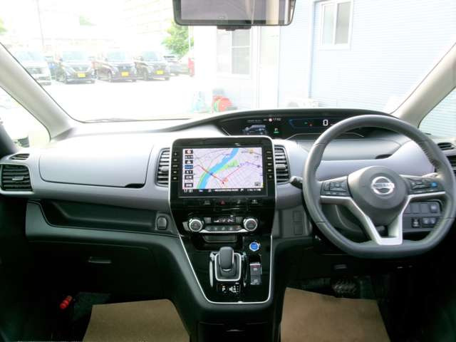 セレナ1.2 e-POWER ハイウェイスターV