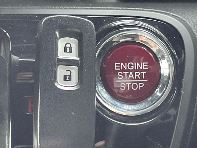 �yHonda�X�}�[�g�L�[�z�J�o����|�P�b�g�ɓ��ꂽ�܂܂ł��h�A�̎{���E�������\�ȃX�}�[�g�L�[�𑕔��B�G���W���̃I���E�I�t�����J�M�����o���K�v����������Ƃ��Ă��֗��ł���