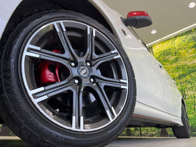�y�����A���~�z�C�[���z�O�ςɃ}�b�`���������A���~�z�C�[���𑕒����Ă���܂��B�e��ЊO�A���~�z�C�[����A�X�^�b�h���X�^�C�����戵�����Ă���܂��B���񂲑��k����������