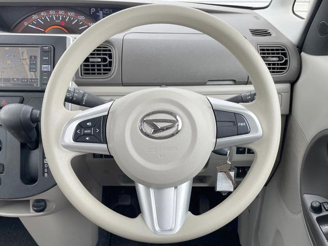 �y�X�e�A�����O�X�C�b�`�z�^�]���A�O������ڐ������炷���ƂȂ��A�I�[�f�B�I���̑��삪�\�ȕ֗��@�\!���S&���K�ȃh���C�u�����o���Ă���܂���