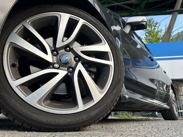 �y����18�C���`�A���~�z�C�[���z�O�ςɃ}�b�`���������A���~�z�C�[���𑕒����Ă���܂��B�e��ЊO�A���~�z�C�[����A�X�^�b�h���X�^�C�����戵�����Ă���܂��B���񂲑��k����������