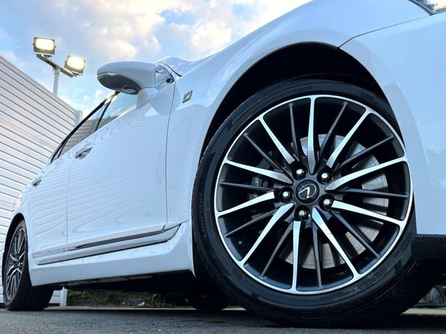 �y����19�C���`�A���~�z�C�[���z�O�ςɃ}�b�`���������A���~�z�C�[���𑕒����Ă���܂��B�e��ЊO�A���~�z�C�[����A�X�^�b�h���X�^�C�����戵�����Ă���܂��B���񂲑��k����������