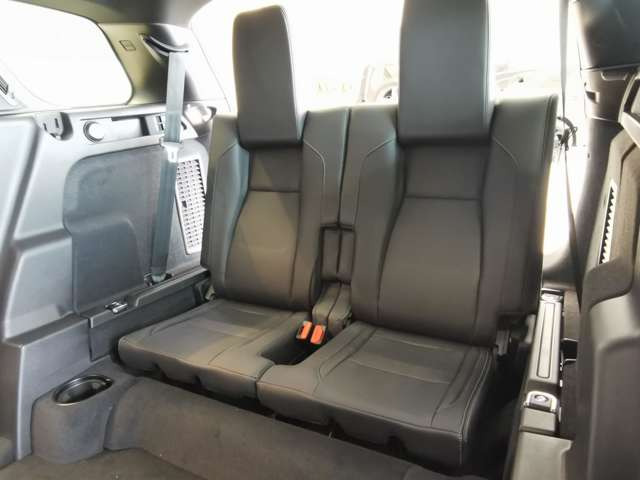 ディスカバリースポーツダイナミック SE 2.0L D200 5+2シート ディーゼル 4WD