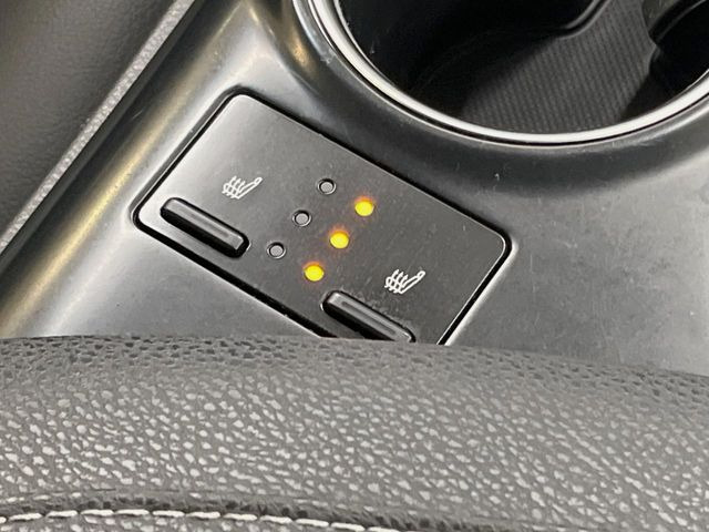 【シートヒーター】寒い日に重宝するシートヒーター!エアコンより早く温まってくれるので寒がりの人も安心ですね♪エアコンの温風は乾燥するから苦手、という方にもをおすすめです。