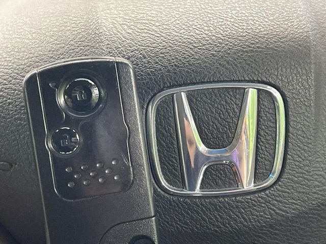 �yHonda�X�}�[�g�L�[�z�J�o����|�P�b�g�ɓ��ꂽ�܂܂ł��h�A�̎{���E�������\�ȃX�}�[�g�L�[�𑕔��B�G���W���̃I���E�I�t�����J�M�����o���K�v����������Ƃ��Ă��֗��ł���