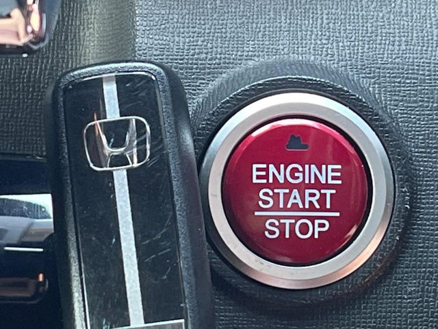 �yHonda�X�}�[�g�L�[�z�J�o����|�P�b�g�ɓ��ꂽ�܂܂ł��h�A�̎{���E�������\�ȃX�}�[�g�L�[�𑕔��B�G���W���̃I���E�I�t�����J�M�����o���K�v����������Ƃ��Ă��֗��ł���