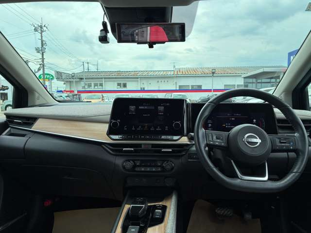 ノートオーラ1.2 G FOUR レザーエディション 4WD