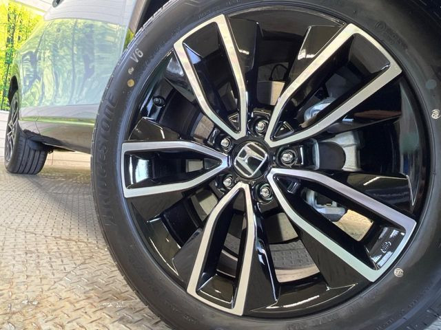�y����18�C���`�A���~�z�C�[���z�O�ςɃ}�b�`���������A���~�z�C�[���𑕒����Ă���܂��B�e��ЊO�A���~�z�C�[����A�X�^�b�h���X�^�C�����戵�����Ă���܂��B���񂲑��k����������