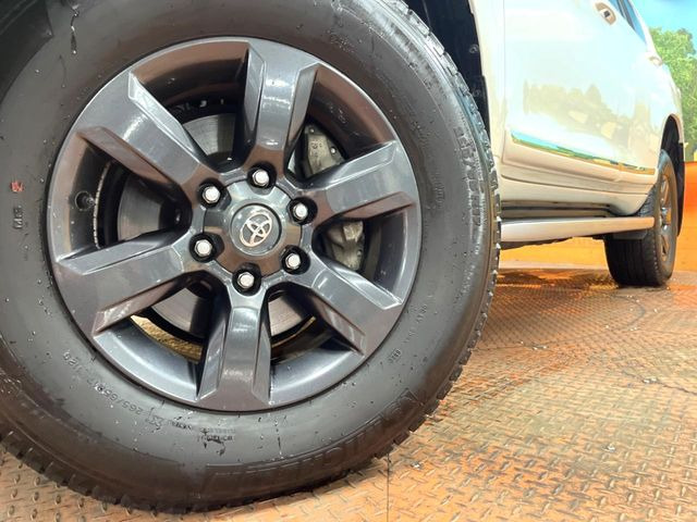 �y�����A���~�z�C�[���z�O�ςɃ}�b�`���������A���~�z�C�[���𑕒����Ă���܂��B�e��ЊO�A���~�z�C�[����A�X�^�b�h���X�^�C�����戵�����Ă���܂��B���񂲑��k����������
