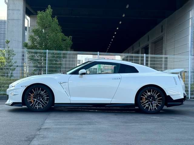 1�N�ԁA���s�������̃����O�ۏ؁B�ő�600���ځE24H 365���S���Ή����[�h�T�[�r�X�t�B���[�Ԍ�����S���Ē�����؂ɂ���蒸���܂��悤�A���ГƎ���GT-R35��p�ۏ؂����p�ӂ��Ă���܂��B