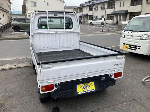 �����X�����ˎs�ɂ��铭���Ԃ̐��X VAN TRACK CARS �o���g���J�[�Y���˓X����