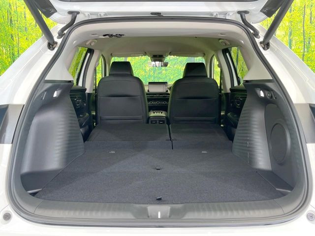 普段のお買い物や通勤、送迎等に十分な荷室スペースを確保しております。セカンドシートを倒すと、大きな荷物の積載も可能です♪