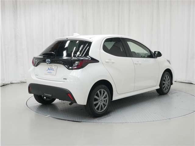 ヤリス1.5 ハイブリッド G E-Four 4WD