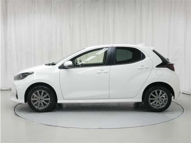 ヤリス1.5 ハイブリッド X E-Four 4WD