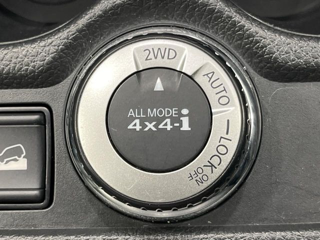 �y�I�[�����[�h4&times;4�z2WD/4WD���[�h����y�ɐ؂�ւ��\�B�R��d����2WD�A�X�^�b�N���ɖ𗧂�LOCK�AAUTO���[�h�ł�4WD�̔z���������Œ������A�H�ʏ󋵂��킸���肵��������T�|�[�g�B