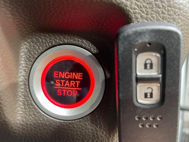 �yHonda�X�}�[�g�L�[�z�J�o����|�P�b�g�ɓ��ꂽ�܂܂ł��h�A�̎{���E�������\�ȃX�}�[�g�L�[�𑕔��B�G���W���̃I���E�I�t�����J�M�����o���K�v����������Ƃ��Ă��֗��ł���