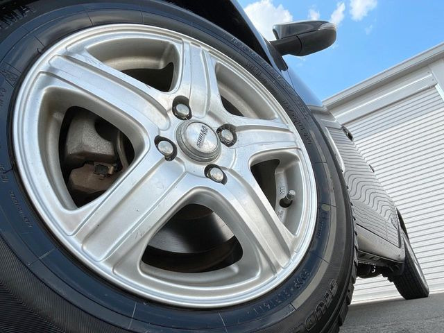 �y14�C���`�A���~�z�C�[���z�O�ςɃ}�b�`�����A���~�z�C�[���𑕒����Ă���܂��B�e��A���~�z�C�[����A�X�^�b�h���X�^�C�����戵�����Ă���܂��B���񂲑��k����������