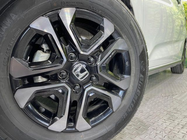 �y����15�C���`�A���~�z�C�[���z�O�ςɃ}�b�`���������A���~�z�C�[���𑕒����Ă���܂��B�e��ЊO�A���~�z�C�[����A�X�^�b�h���X�^�C�����戵�����Ă���܂��B���񂲑��k����������