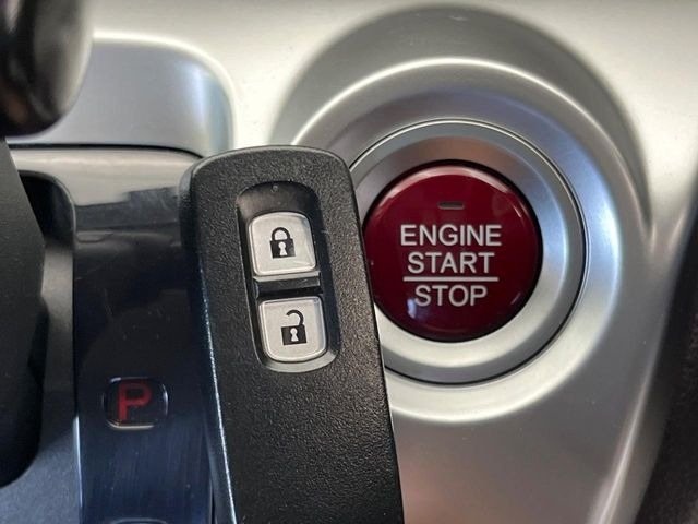 �yHonda�X�}�[�g�L�[�z�J�o����|�P�b�g�ɓ��ꂽ�܂܂ł��h�A�̎{���E�������\�ȃX�}�[�g�L�[�𑕔��B�G���W���̃I���E�I�t�����J�M�����o���K�v����������Ƃ��Ă��֗��ł���