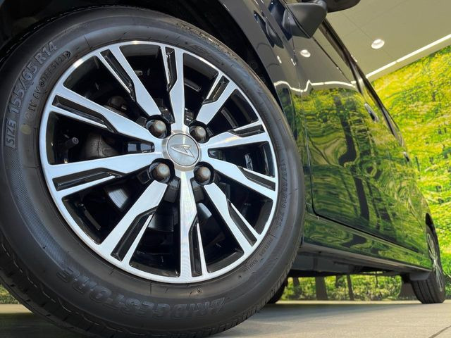�y����14�C���`�A���~�z�C�[���z�O�ςɃ}�b�`���������A���~�z�C�[���𑕒����Ă���܂��B�e��ЊO�A���~�z�C�[����A�X�^�b�h���X�^�C�����戵�����Ă���܂��B���񂲑��k����������