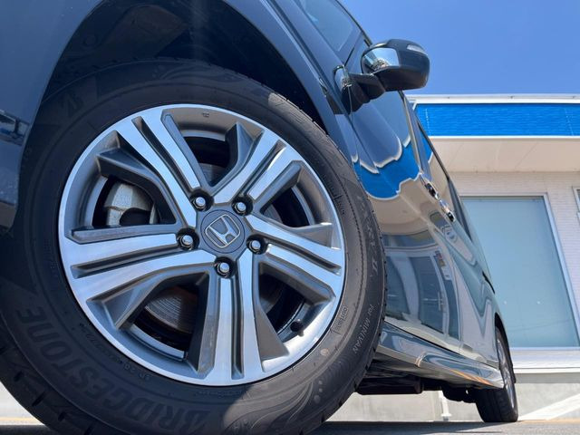 �y����16�C���`�A���~�z�C�[���z�O�ςɃ}�b�`���������A���~�z�C�[���𑕒����Ă���܂��B�e��ЊO�A���~�z�C�[����A�X�^�b�h���X�^�C�����戵�����Ă���܂��B���񂲑��k����������