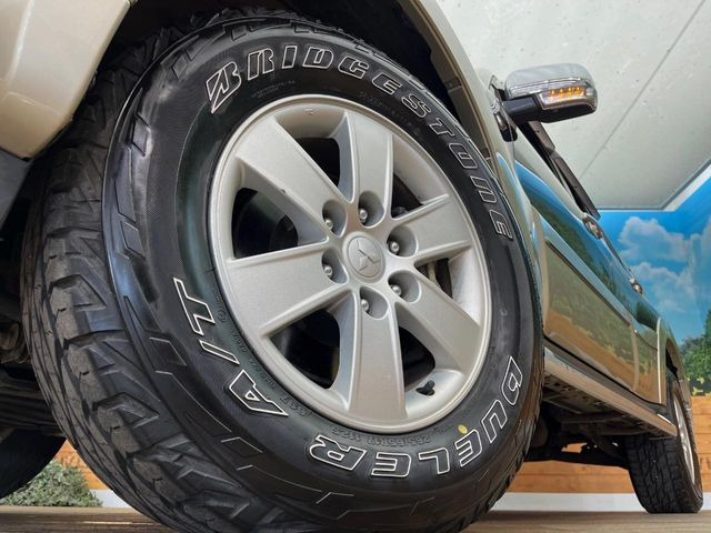 �y����17�C���`�A���~�z�C�[���z�O�ςɃ}�b�`���������A���~�z�C�[���𑕒����Ă���܂��B�e��ЊO�A���~�z�C�[����A�X�^�b�h���X�^�C�����戵�����Ă���܂��B���񂲑��k����������