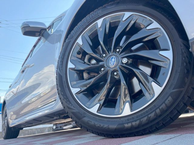 �y17�C���`�A���~�z�C�[���z�O�ςɃ}�b�`�����A���~�z�C�[���𑕒����Ă���܂��B�e��A���~�z�C�[����A�X�^�b�h���X�^�C�����戵�����Ă���܂��B���񂲑��k����������
